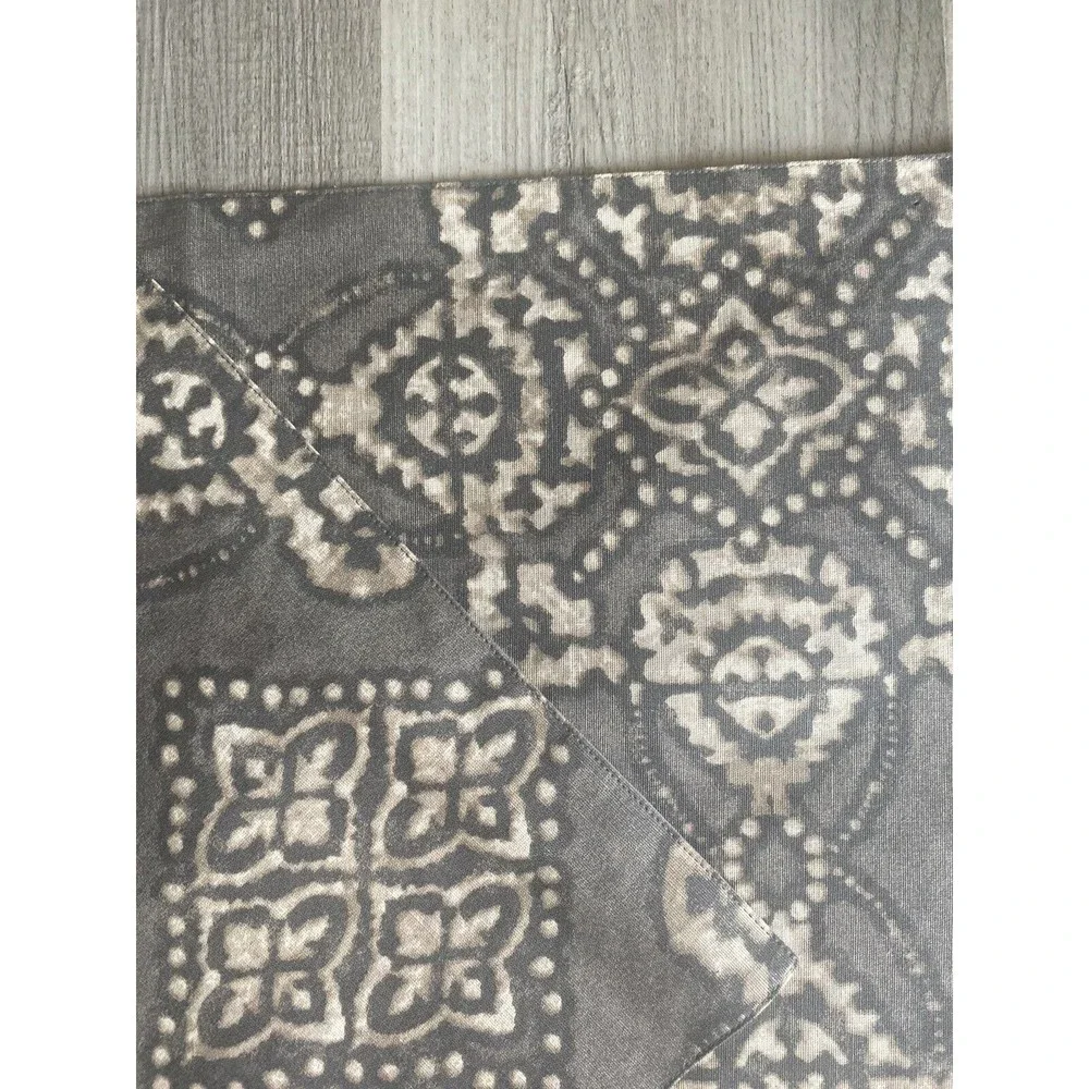 Pottery Barn placemats NWOT set of 2 grey tan cream batik EC